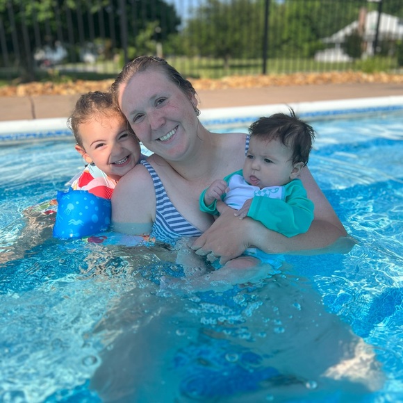 Meet your Posher, Danielle - Picture 2 of 4